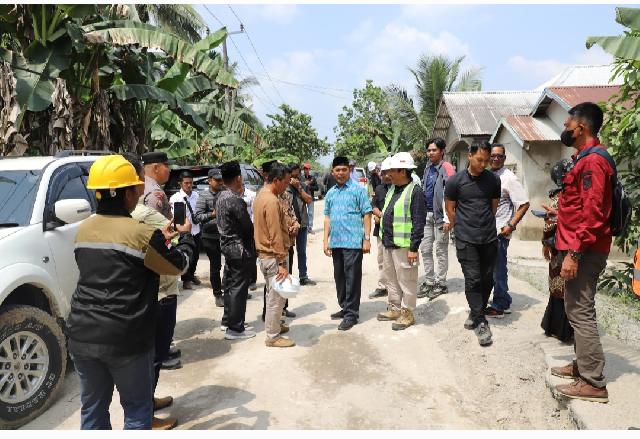 Warga Sambut Kehadiran Pj Bupati Inhil, Jalan Lintas Sungai Ara Terealisasi Perbaikan