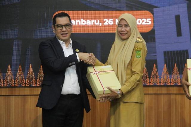 Inhil Kembali Raih Opini WTP ke-9, Wakil Bupati Hadiri Penyerahan LHP LKPD 2024 oleh BPK Riau