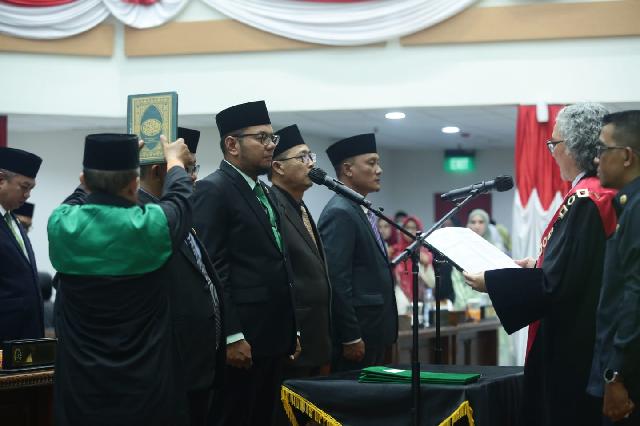 Unsur Pimpinan Dilantik, Iwan Taruna Ketua DPRD Indragiri Hilir