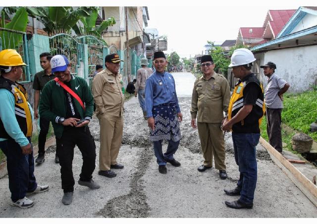 Gesa Perbaikan Jalan, PJ Bupati Inhil Tegaskan Kendaraan Melintas Harus Sesuai Kapasitas